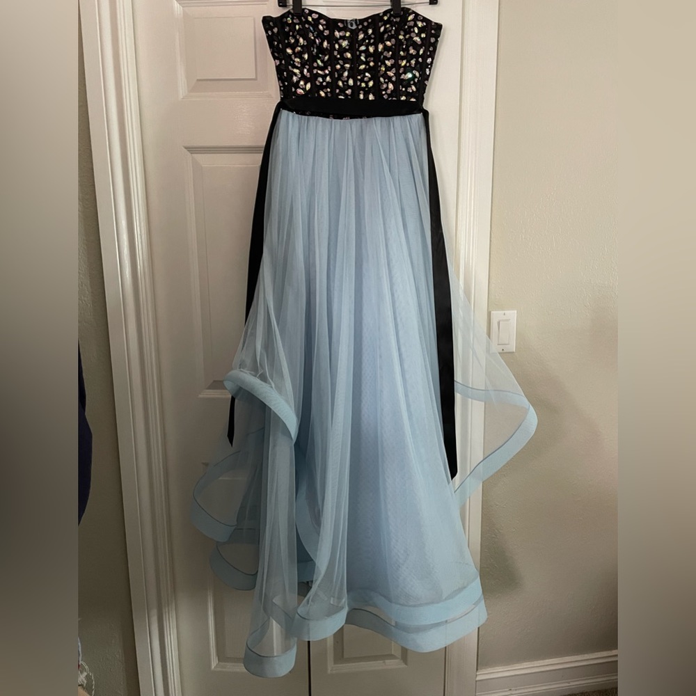 Near perfect condition ! Only been worn once!